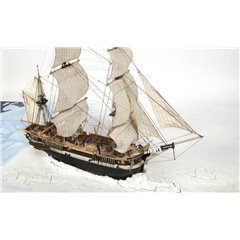 Barco HMS Terror con velas - OCCRE