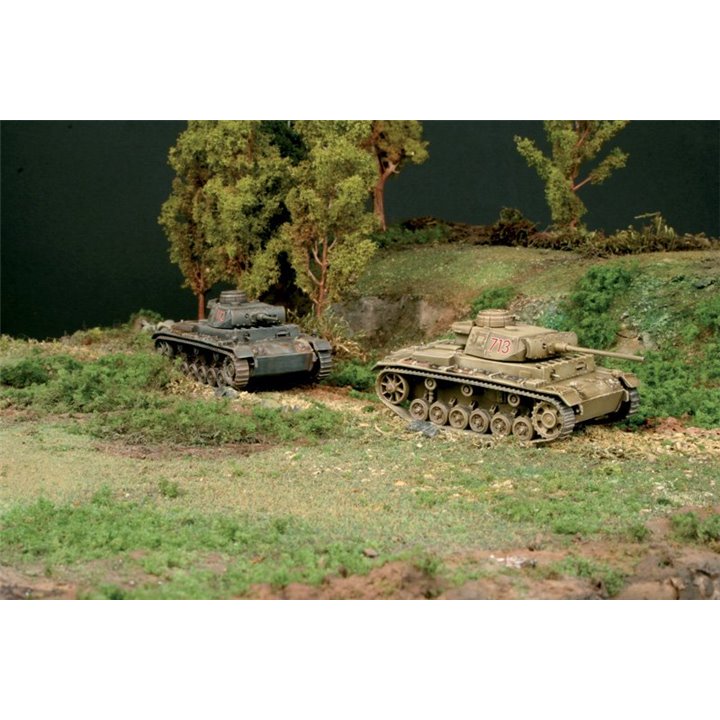 Tanque 1/72 PZ. Kpfw III Ausf.J (2 fast assembly mod.) ITALERI